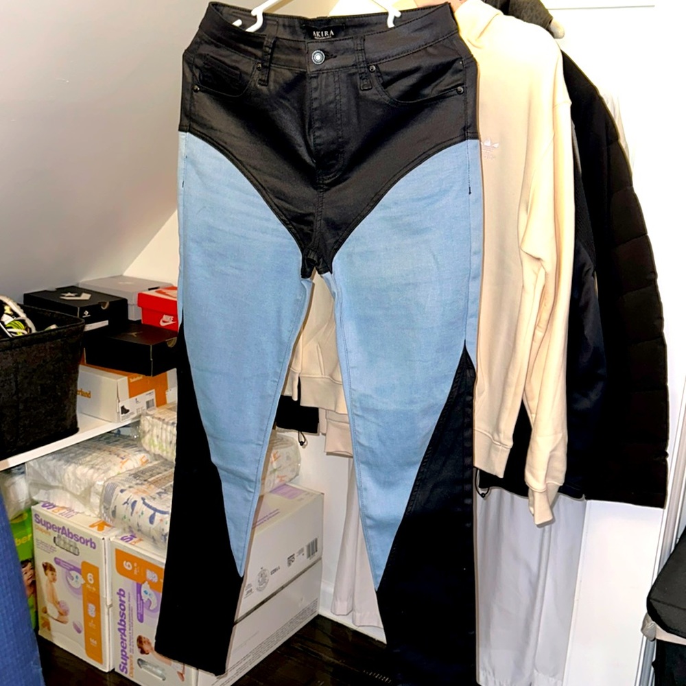 Size 9 (W28) AKIRA JEAN